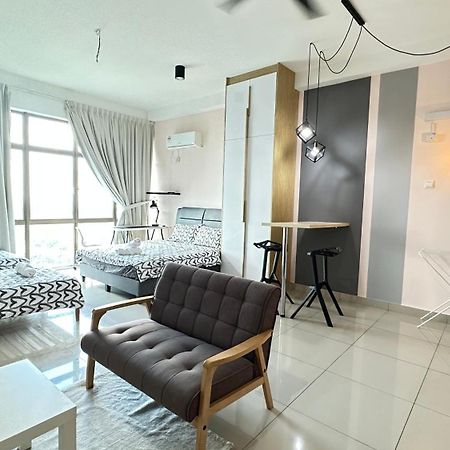 Palazio Serviced Apartment In Mount Austin Near Aeon Ikea Toppen Hsi Johor Bahru Exterior photo